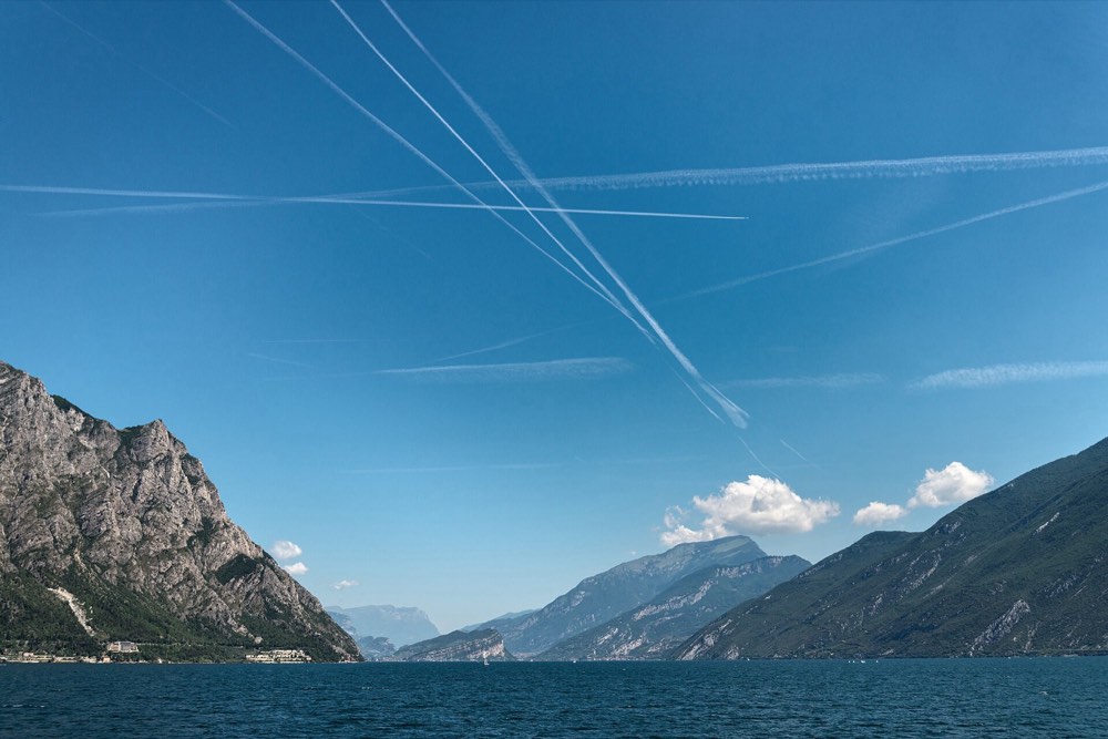 Vista del Lago di Garda dal traghetto